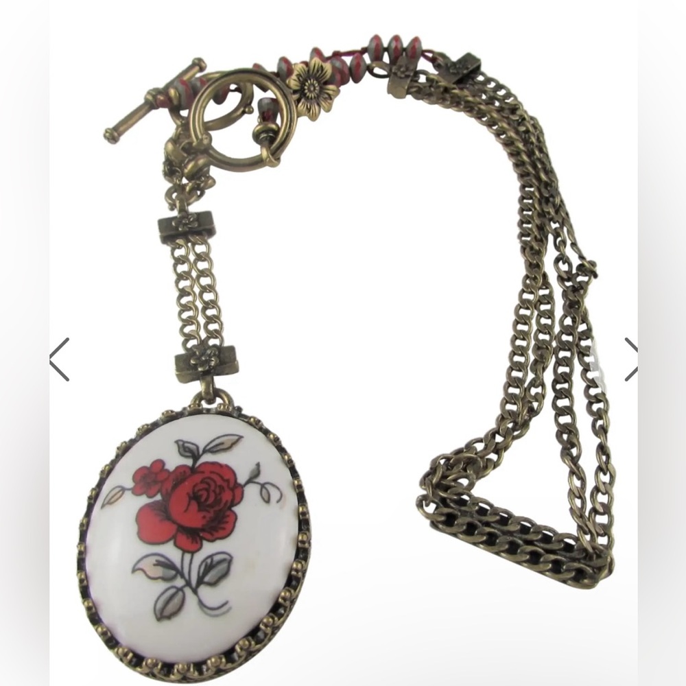 Vintage Lucky Brand Gold Tone Necklace With Floral Ceramic
Pendant